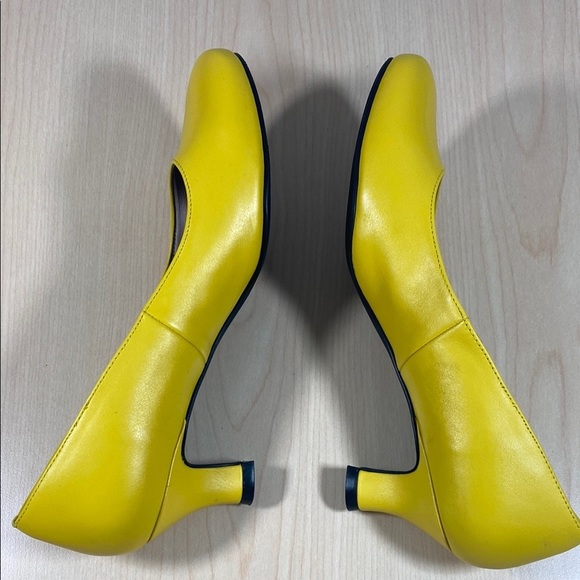 Yellow Kitten Heel Pumps with Classic Design - Picture 5 of 7